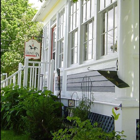 The Colonel'S In Bed And Breakfast Фредериктон Экстерьер фото
