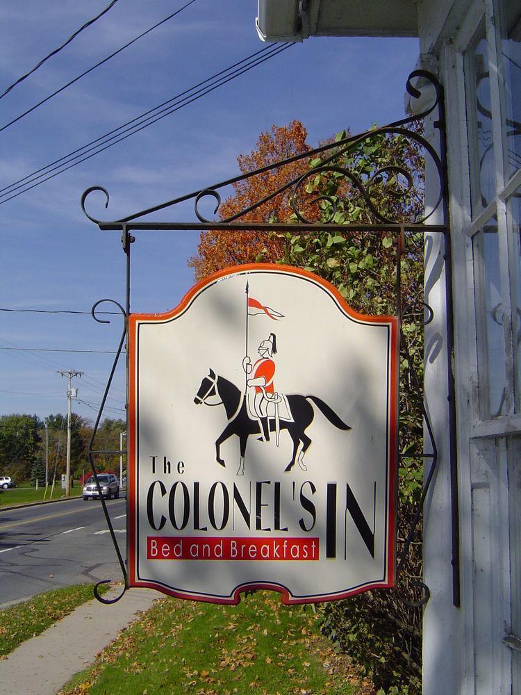 The Colonel'S In Bed And Breakfast Фредериктон Экстерьер фото