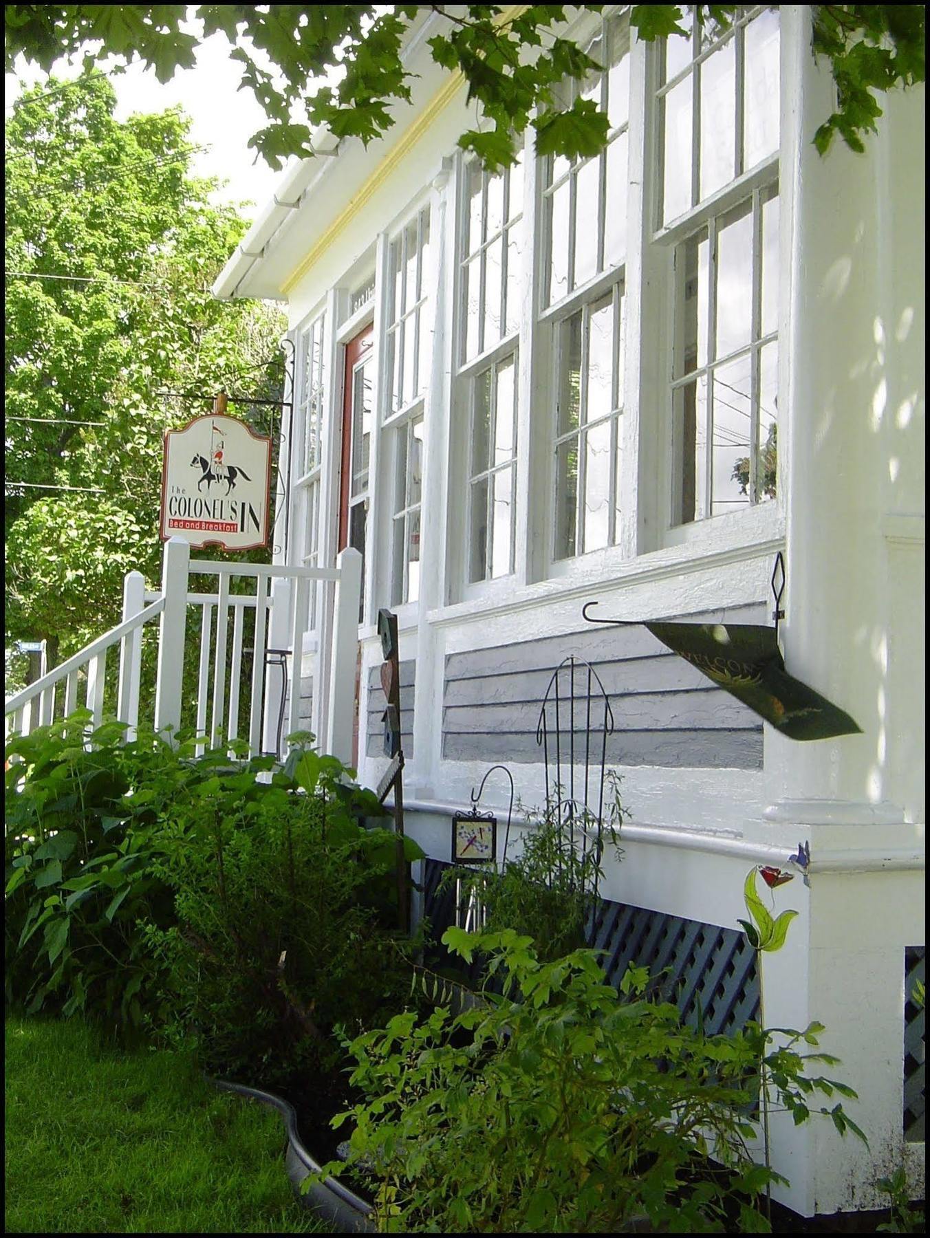 The Colonel'S In Bed And Breakfast Фредериктон Экстерьер фото